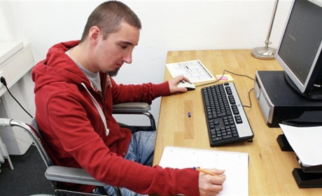 За працевлаштування людини з інвалідністю роботодавець може отримати понад сто тисяч гривень