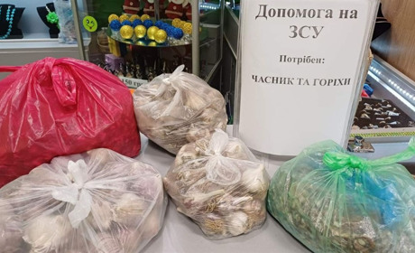 Потрібні горіхи та часник. Городоччани збирають для воїнів чергову передачу