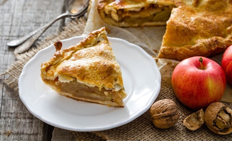 Рецепт дня: яблучний пиріг із горіхами