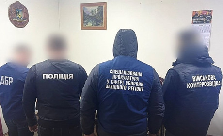 За 1600 доларів усі бронювалися – викрито на хабарі в. о. голови РВА на Хмельниччині