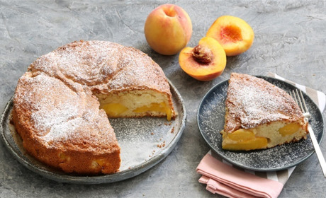 Рецепт дня: шарлотка з персиками