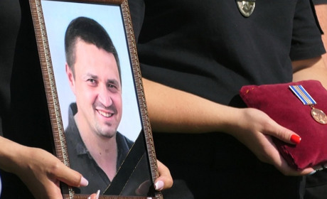 «Ми втратили брата»: як у Ямполі прощалися з поліцейським Русланом Фараоновим, якого вбила росія