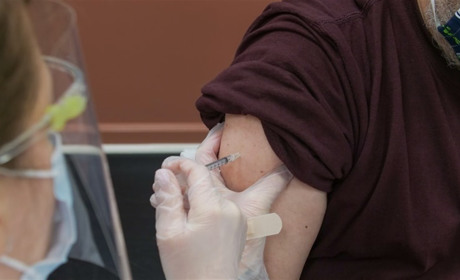 Як вакцинувались педагоги Генічеського району: слідкувати за вакцинацією вчителів можна онлайн
