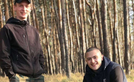 Два парня из Попасной эвакуировали маломобильного дедушку, раздавали гуманитарку и составляли списки