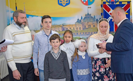 Двом жмеринчанкам вручили відзнаки «Мати-героїня»