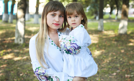 Лінію авторського вишиваного одягу започаткувала кіцманчанка Христина Скулеба