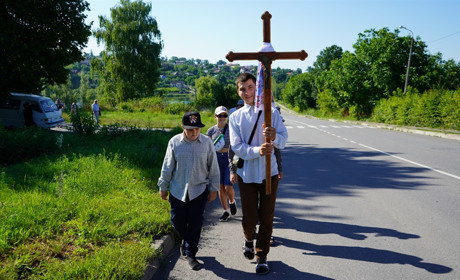 «Маю надію, що дійду до кінця». З Городка до Зарваниці вирушили паломники