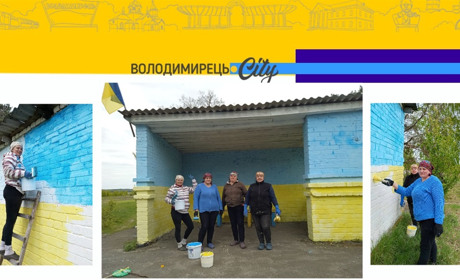 Острівецькі волонтерки упорядкували сільську зупинку