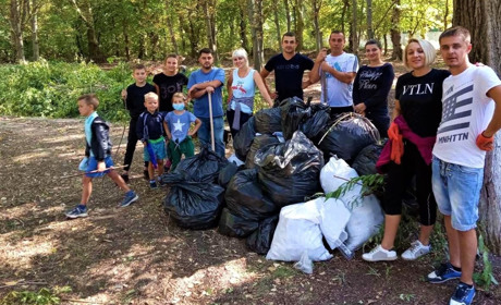 В Біляївці ініціативна група продовжує щонеділі прибирати та розчищати парк станції "Дністер"