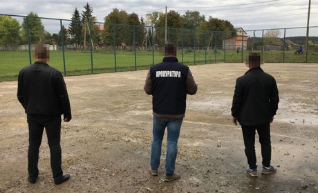За заподіяння півмільйонних збитків судитимуть селищного голову та директора фірми-підрядника