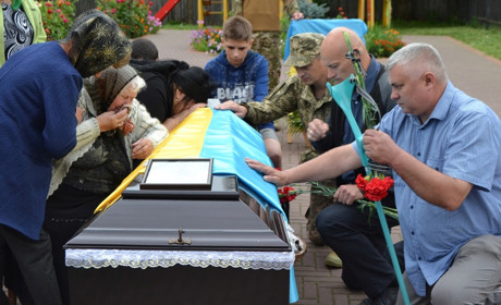 У Дунайці в останню путь провели воїна Володимира Хиро. Він загинув на Донеччині