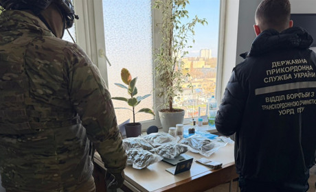 В Одесі викрили групу наркоділків: вилучили канабіс на понад 800 тисяч гривень
