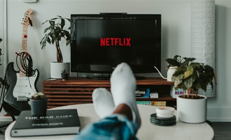 Топ серіалів Netflix, які можна подивитись на одному диханні