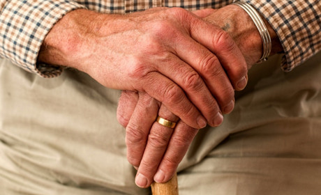 Пенсійний вік знову хочуть підвищити: коли і на скільки років