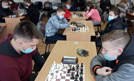 Учні школи №4 зі Жмеринки представлятимуть Вінницьку область на гімназіаді з шахів у столиці України
