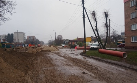 Водіїв, які ігнорують правила об'їзду аварійної ділянки у центрі Золотоноші, почали штрафувати