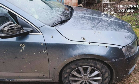 Російський безпілотник цілеспрямовано вдарив по цивільному авто на Сумщині, є постраждалі