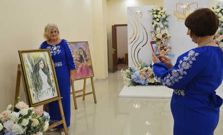 У Біляївці проходить виставка картин місцевих митців. Тематика - жіночі образи
