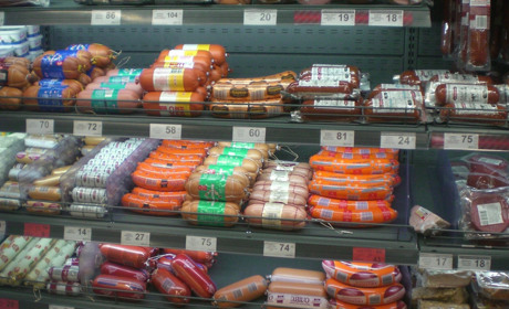 Ковбаса — продукт, який не варто давати дітям
