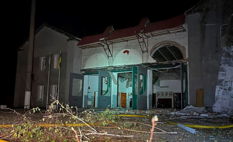 Росіяни вдарили з авіації по частині ДСНС у Шостці: 5 рятувальників поранено