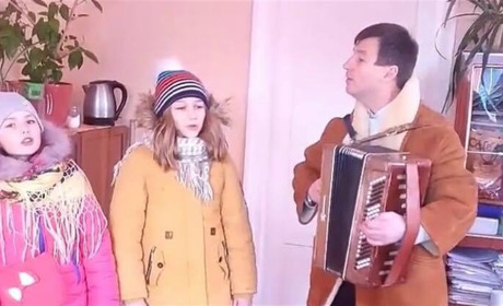 Відео: Дівчатка-щедрівниці з Кременеччини підкорюють користувачів  соцмереж своїм співом