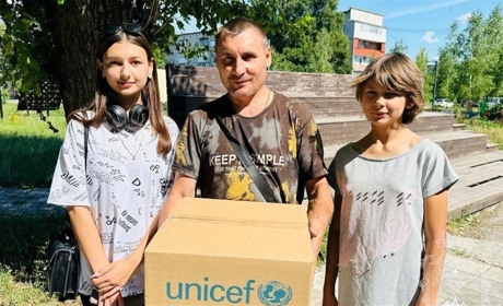 У міському центрі соцслужб почали видавати гігієнічні набори від ЮНІСЕФ