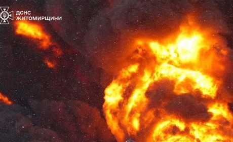 Рятувальники показали світлини з місця ліквідації наслідків обстрілу Звягельщини