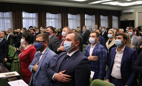 Новообрані депутати Київської обласної ради зібралися на перше пленарне засідання першої сесії