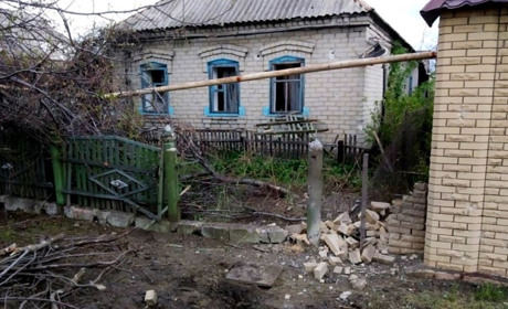 Росіяни вчергове обстріляли Курахове та Мар`їнку: деталі