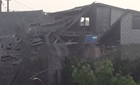 Внаслідок ворожих обстрілів Чорнобаївки на Херсонщині загинула людина, є поранені