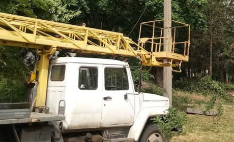 Енергетики продовжують повертати світло в оселі: яка ситуація в Торецькій громаді