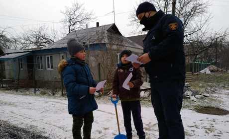 На Хмельниччині з початку року уже зафіксували понад 30 пожеж: вогнеборці закликають до обережності