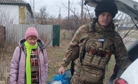 Поліція продовжує допомагати цивільному населенню Куп’янщини в процесі евакуації