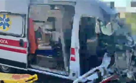 Окупанти атакували дроном швидку допомогу в Херсоні: постраждали двоє медиків