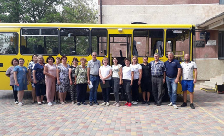 Для Граденицької школи купили шкільний автобус