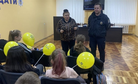 Поліцейські та служба у справах дітей Переяслава долучилися до акції "16 днів проти насильства"