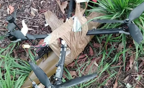 Окупанти зранку атакували дроном авто у Херсоні – поранили двох людей