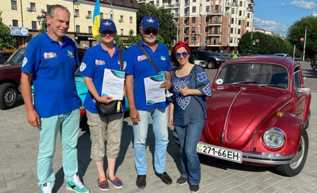 Фініш в Умані: учасники марафону ретро-автомобілів проїхали 4139 км Україною
