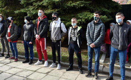 Весняний призов: перші 18 юнаків відправились на строкову службу