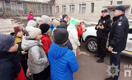 Шосткинські правоохоронці нагадали дітям про правила дорожнього руху та мінну безпеку