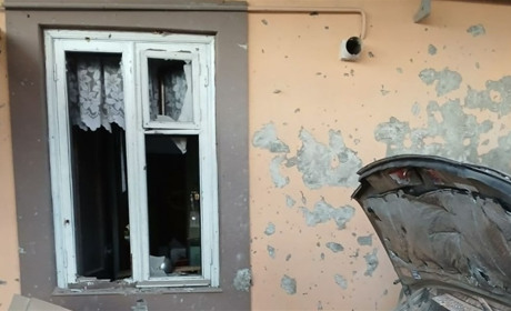 На Херсонщині армія рф завдала ударів по житловим кварталам: пошкоджені будинки та автівки