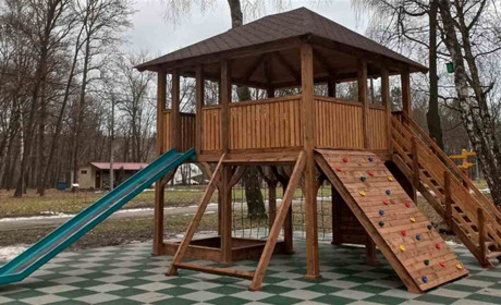 У чортківському парку посеред зими з’явився «Мурашник»