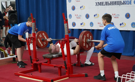 Він підняв 180 кг. У Городку на чемпіонаті області з жиму лежачи встановлено рекорд