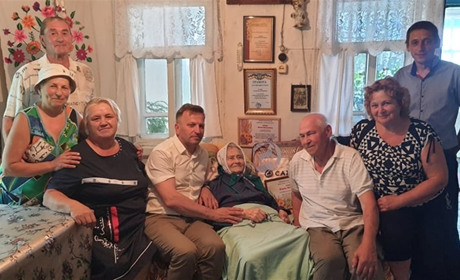 Сторічний ювілей Марії Максимівни Гурин зібрав усю родину і багато гостей!