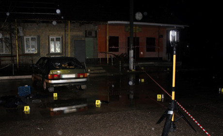 У селі Градениці в барі чоловік стріляв з автомату: без жертв, стрілка затримали