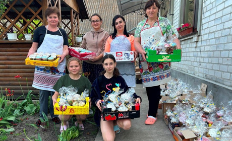 Не втомились від війни: більше 800 пасок для військових напекли жителі Ладиг та Губина