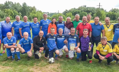 У Ржищеві ветерани футболу Київщини провели благодійний турнір на підтримку ЗСУ