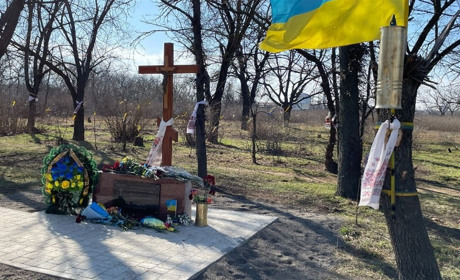 Херсонці вшанували пам'ять Героїв Бузкового парку. Сьогодні рівно рік від першого бою за Херсон