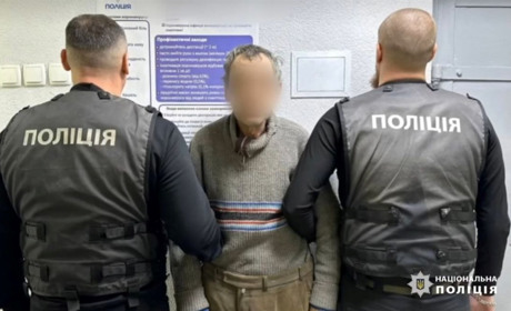 Поліція Київщини повідомила жителю Переяславщини про підозру у вбивстві жінки сокирою ВІДЕО
