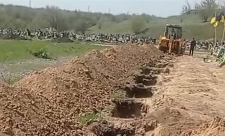 "Риють могили наперед": мешканка Жовтих Вод обурилася на кладовищі. Відео